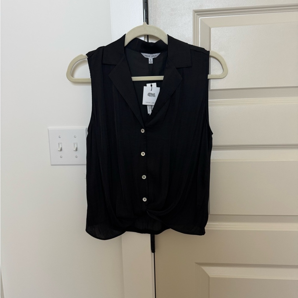Naked Zebra Black Sleeveless Button-Front Blouse